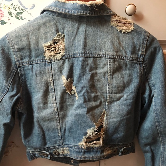 Cropped Distressed Jean Jacket - Picture 3 of 4